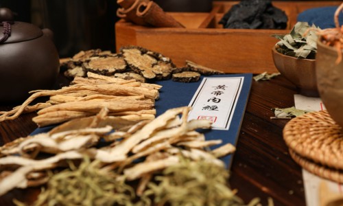 哪些中药对治疗白内障有效果呢-哪些中药对治疗白内障有效果-专业什么中药治白内障平台-治疗白内障的中药